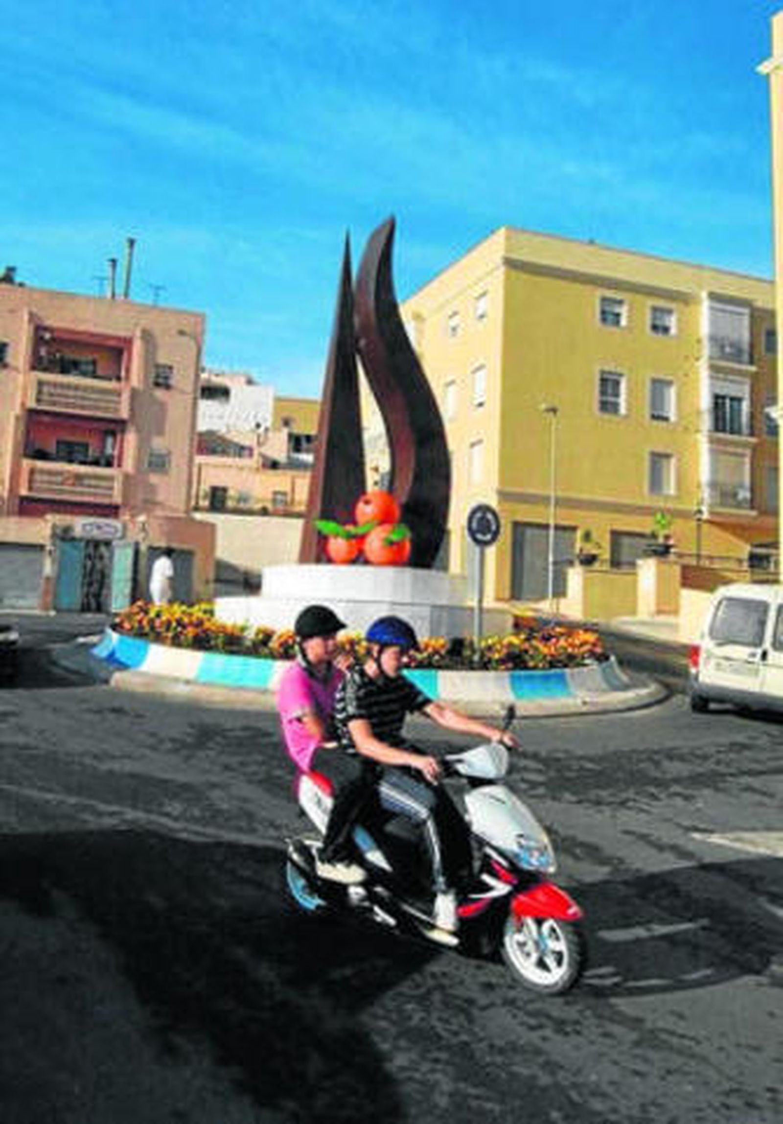 Rotonda de los peones camineros luce nueva imagen.