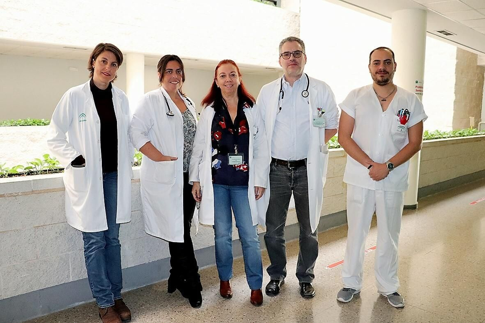 Equipo sanitario que atiende a los pacientes seropositivos, en el Juan Ramón.