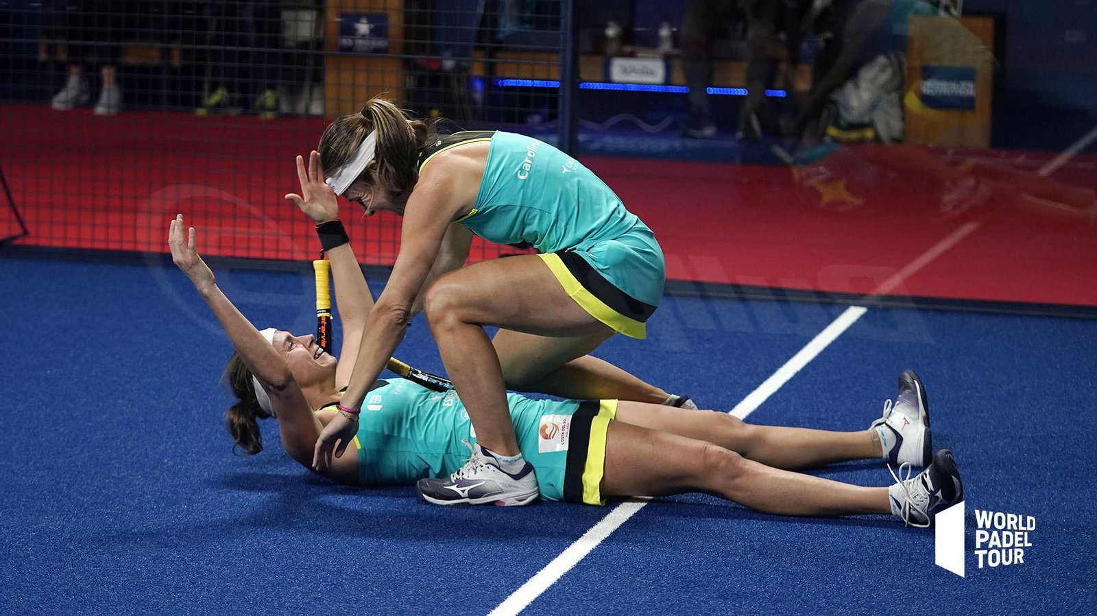 Carolina Navarro y Cecilia Reiter, celebrando su pase a semifinales.