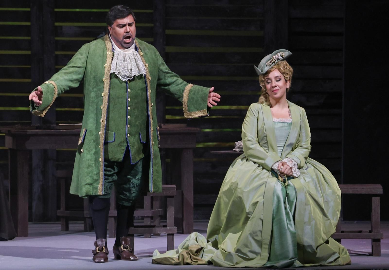 La versión de 'Manon Lescaut' que cierra la temporada lírica del Teatro Cervantes, en fotos