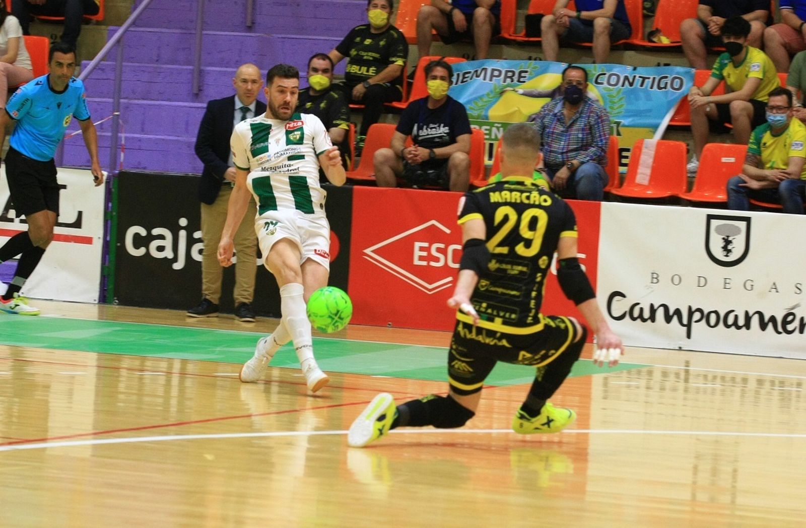 Las imágenes de la victoria del Córdoba Futsal en Jaén