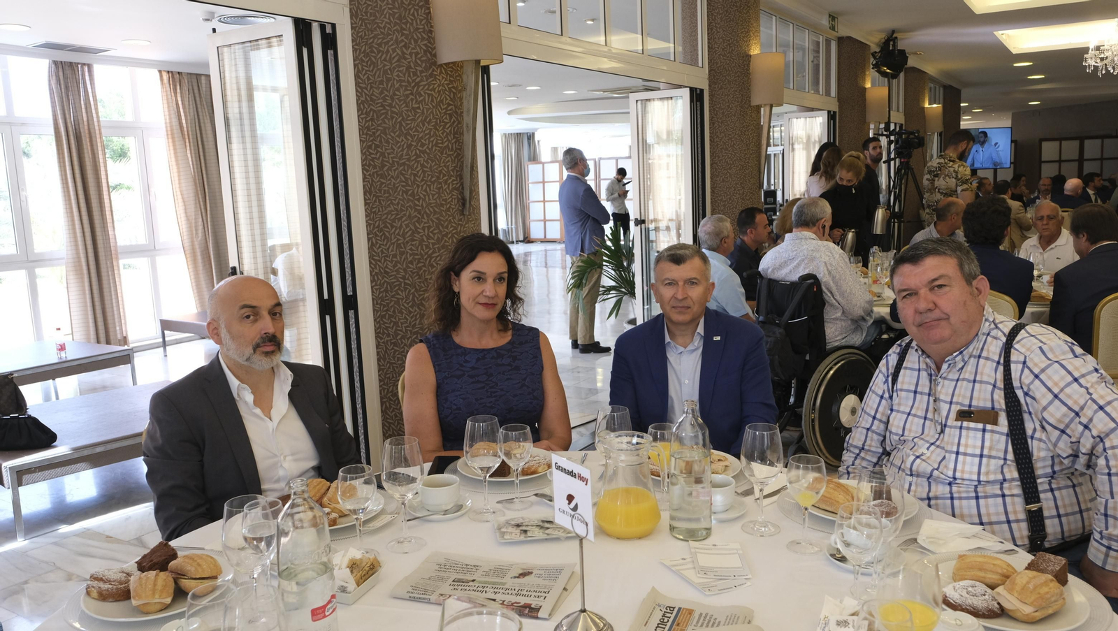 Imágenes del desayuno coloquio de Diario de Almeria y Hidralia.