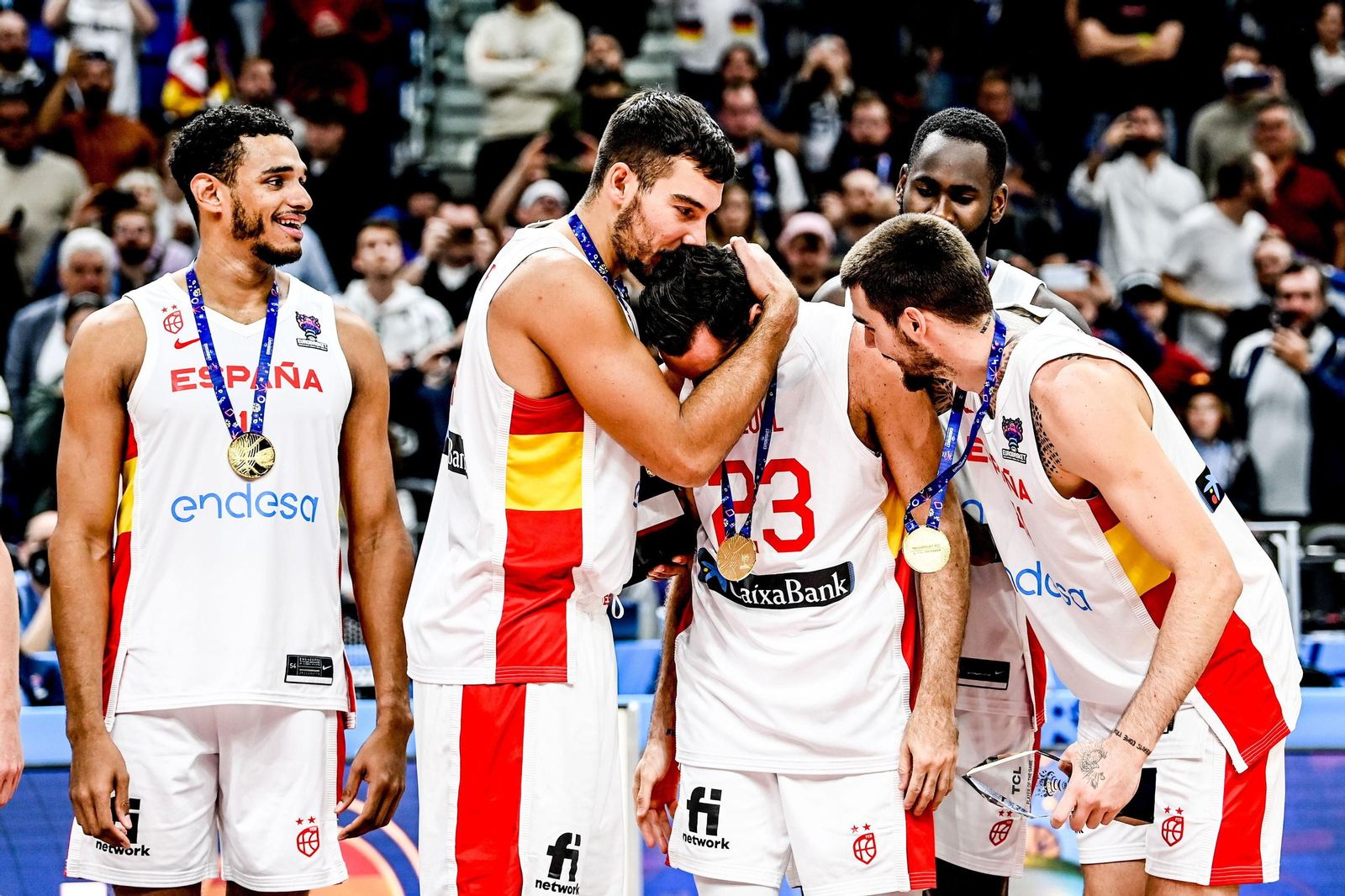Los hermanos Hernangómez con Rudy Fernández tras ganar el Europeo el domingo. Los hermanos Hernangómez con Rudy Fernández tras ganar el Europeo el domingo.