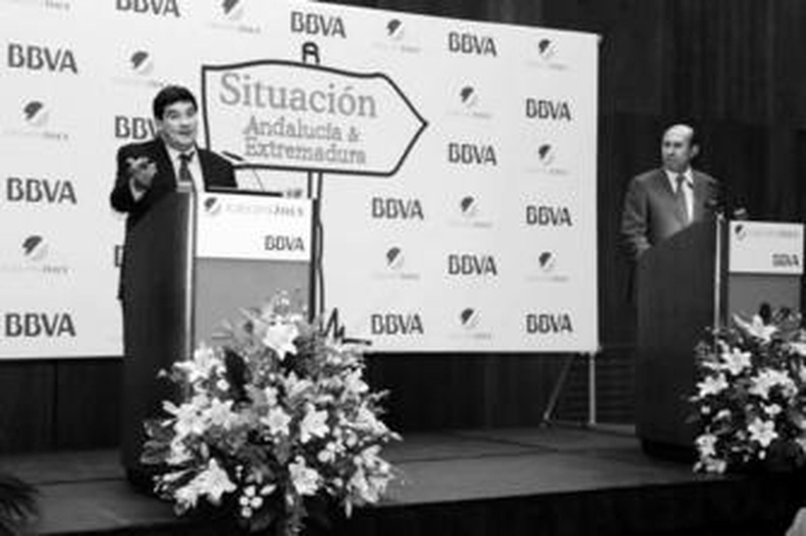 El economista jefe de BBVA, José Luis Escrivá, junto a Francisco Ferraro.