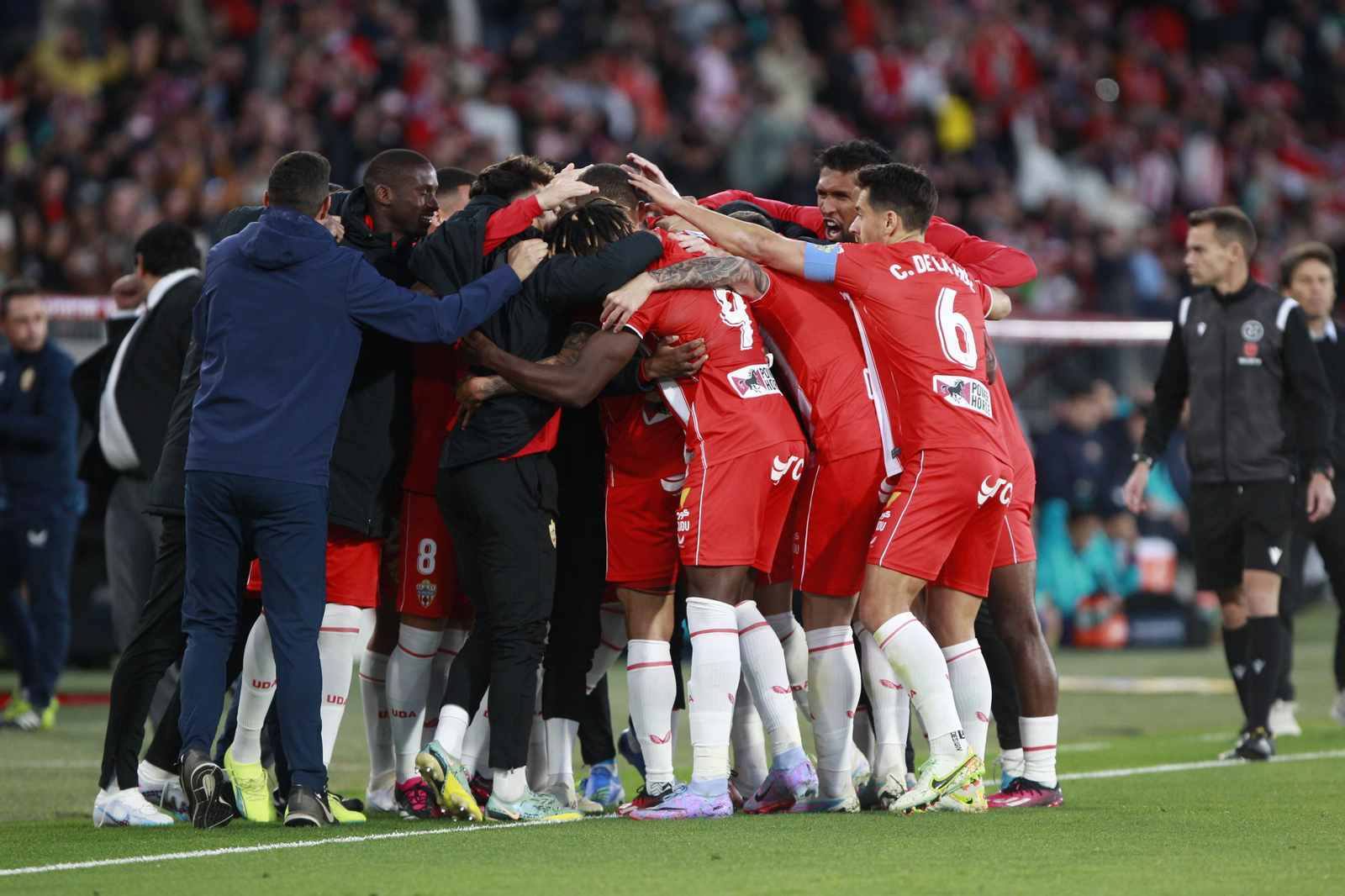 Imágenes de la victoria de la U.D. Almería ante el F.C. Barcelona