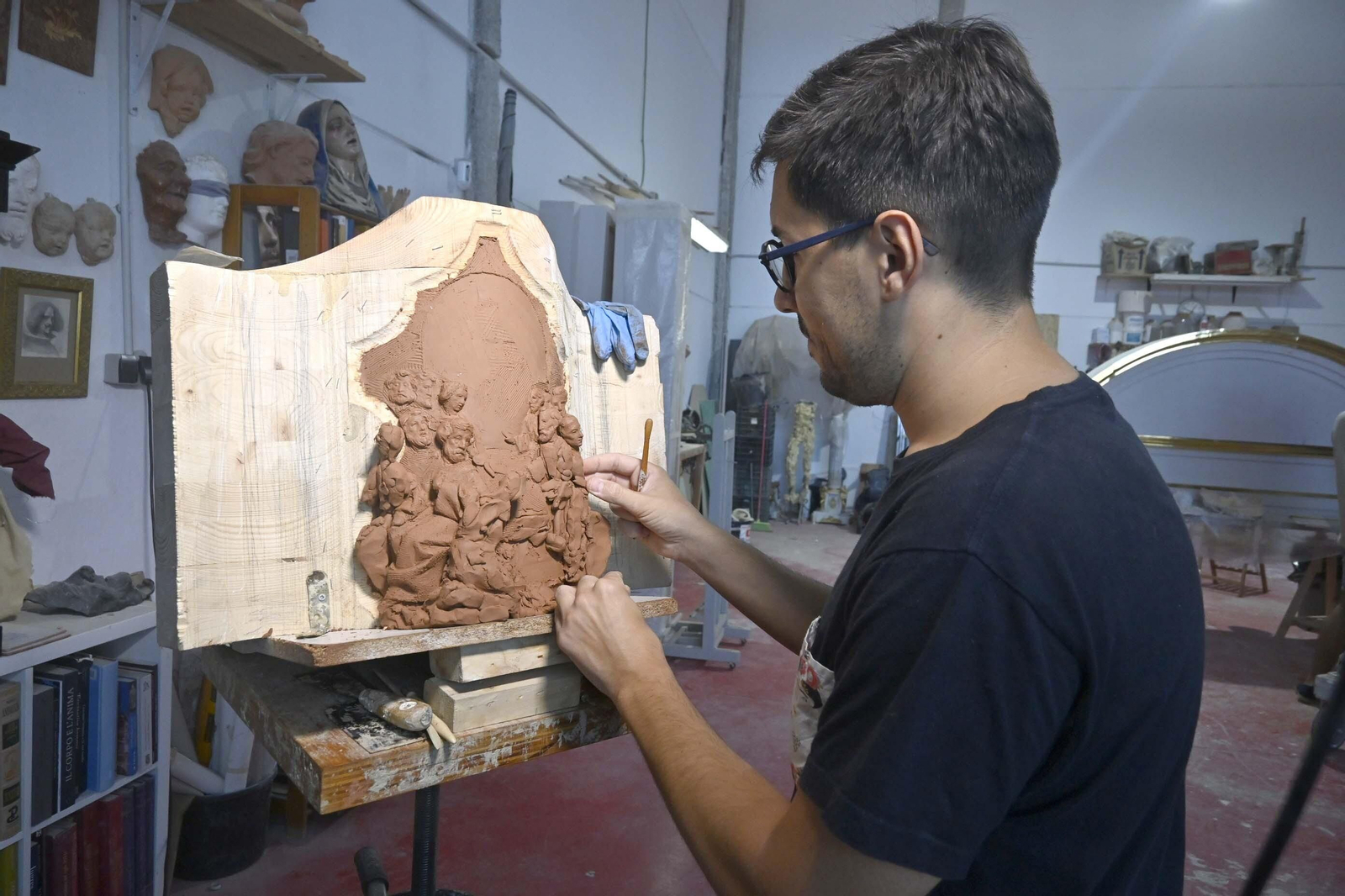 Así es el taller del escultor Abraham Ceada, en imágenes