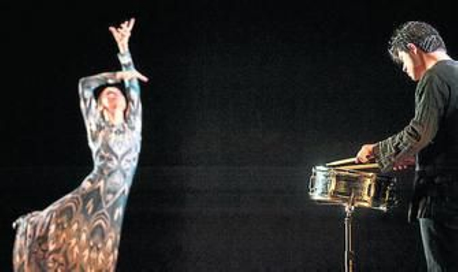 Vanesa Aibar y Helliot Baeza protagonizan 'El espejo'.