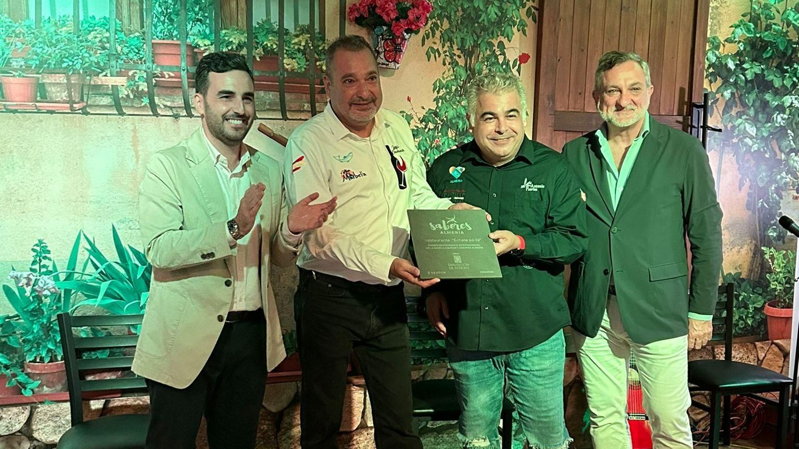 Visita institucional al restaurante de Miami.