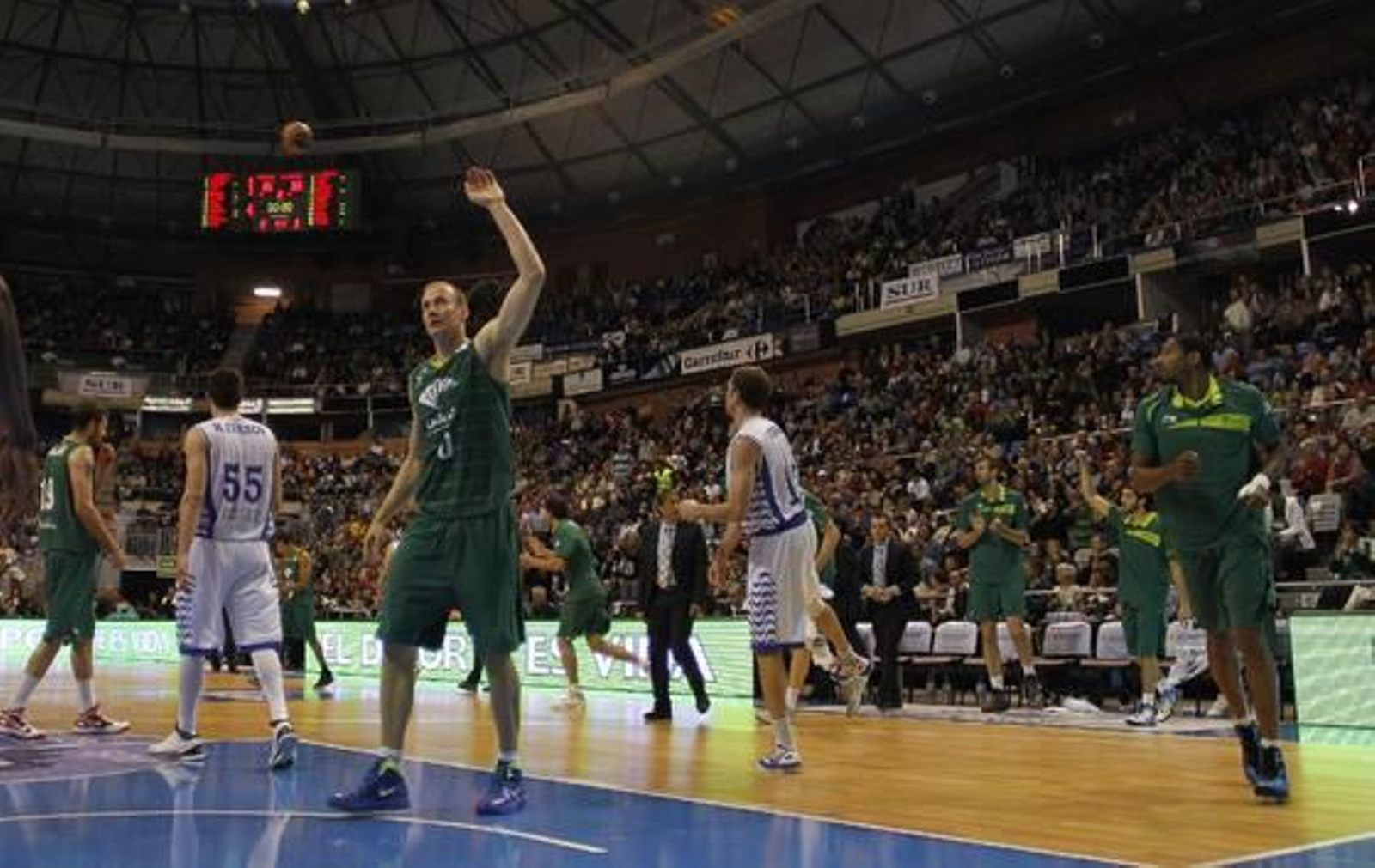 El Unicaja estrena entrenador con victoria ante el Lucentum Alicante (72-60). / Sergio Camacho El Unicaja estrena entrenador con victoria ante el Lucentum Alicante (72-60). / Sergio Camacho
