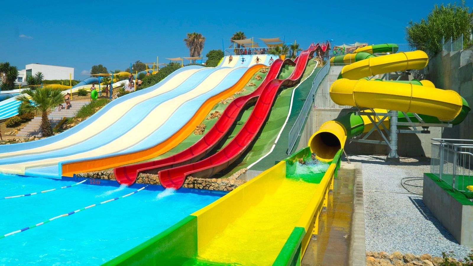 Los parques acuáticos, visita casi obligada durante los meses de verano. Los parques acuáticos, visita casi obligada durante los meses de verano.