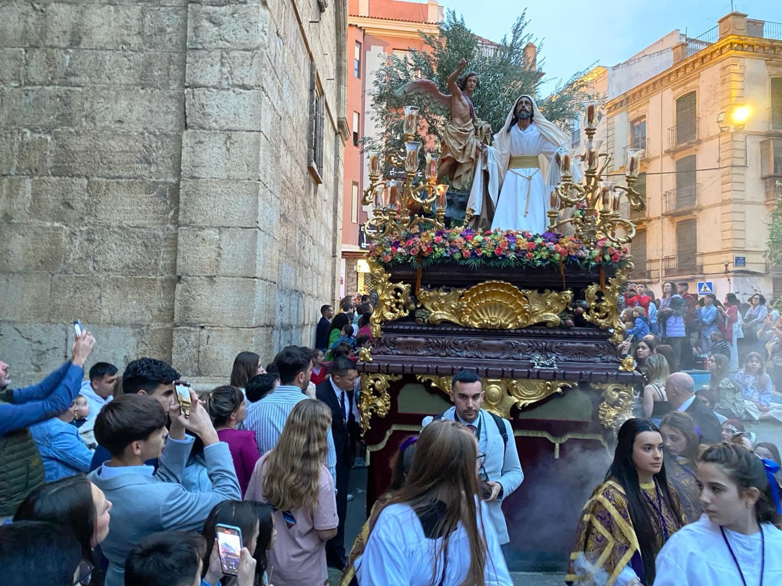 Tarde de Domingo de Ramos con cielos grises