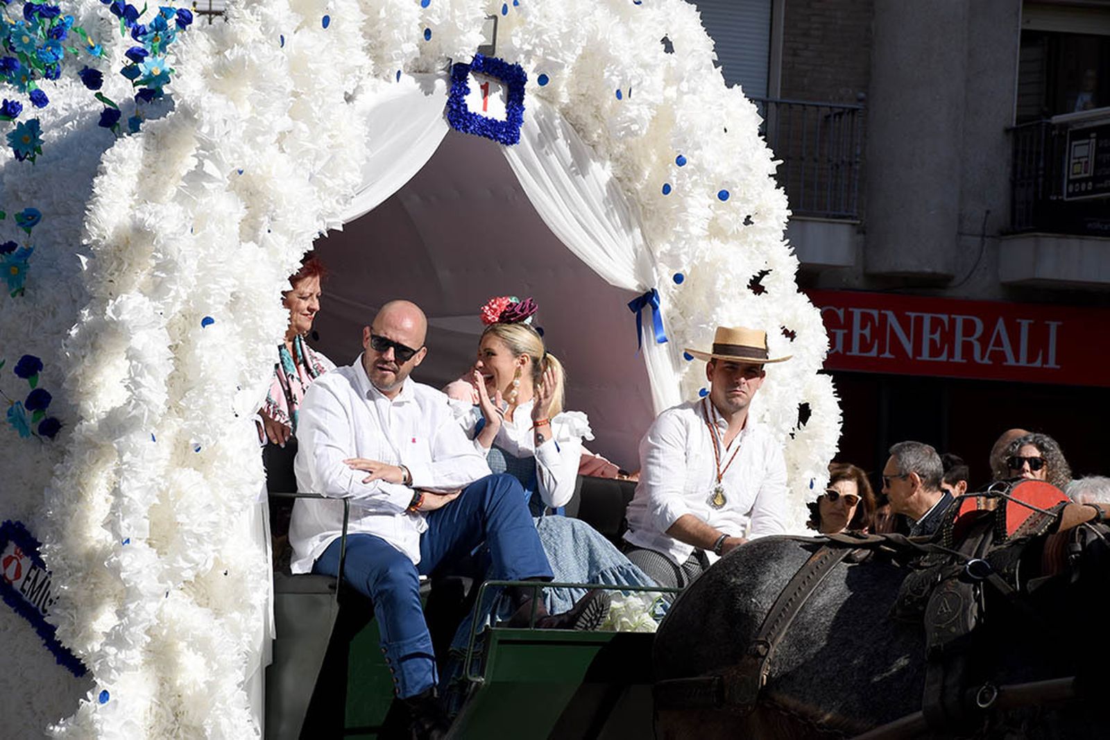 Las mejores imágenes de los peregrinos en la salida de Emigrantes