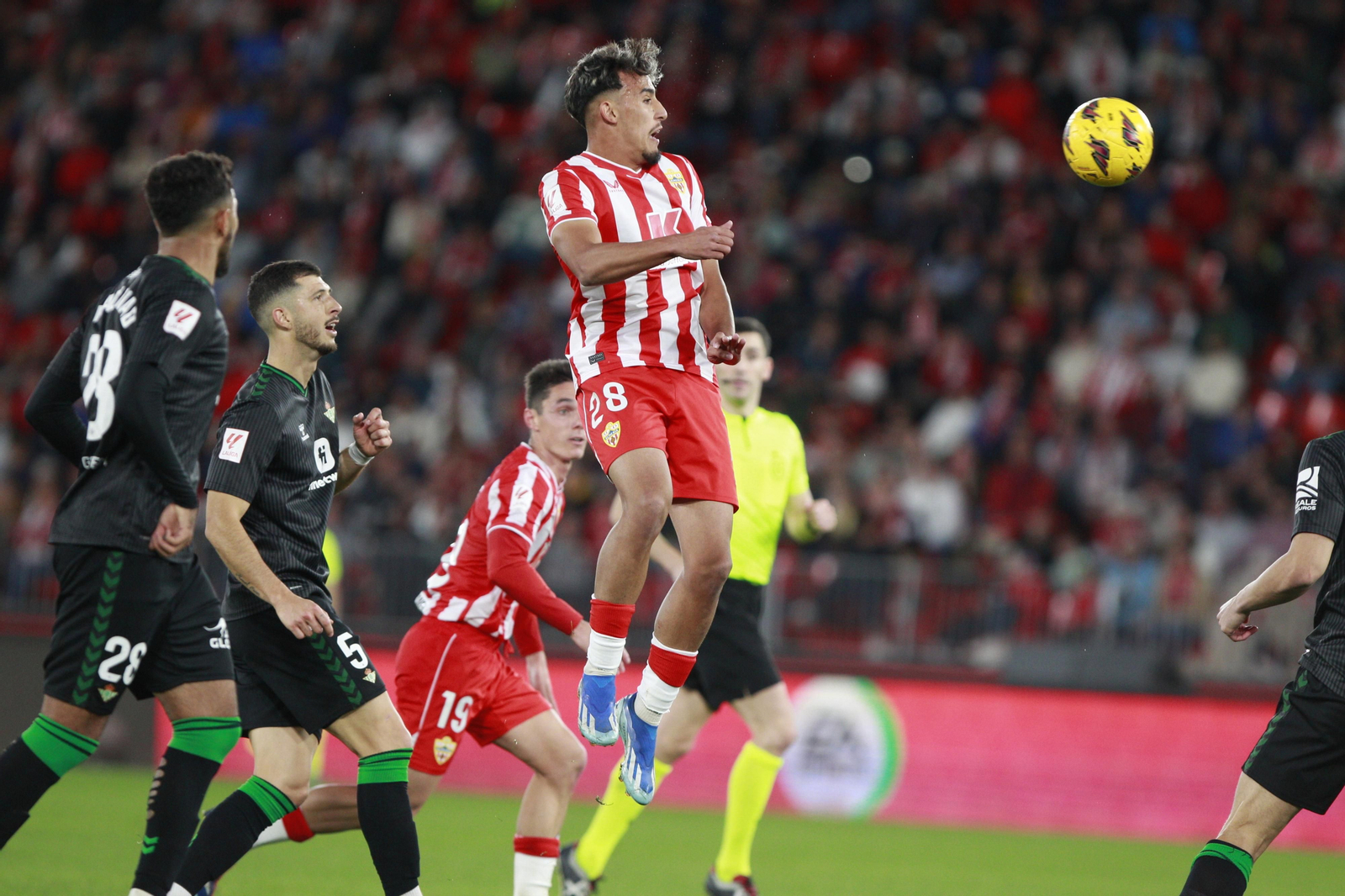 Imágenes del partido de fútbol U.D. Almería-Real Betis Balompié