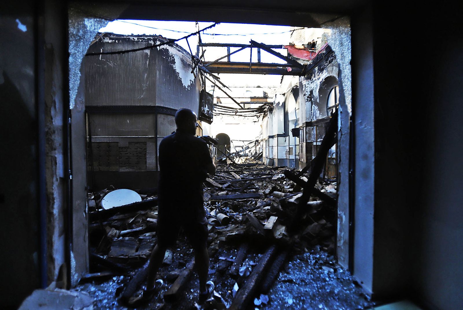 Imagen del interior de la estación de trenes tras el incendio.