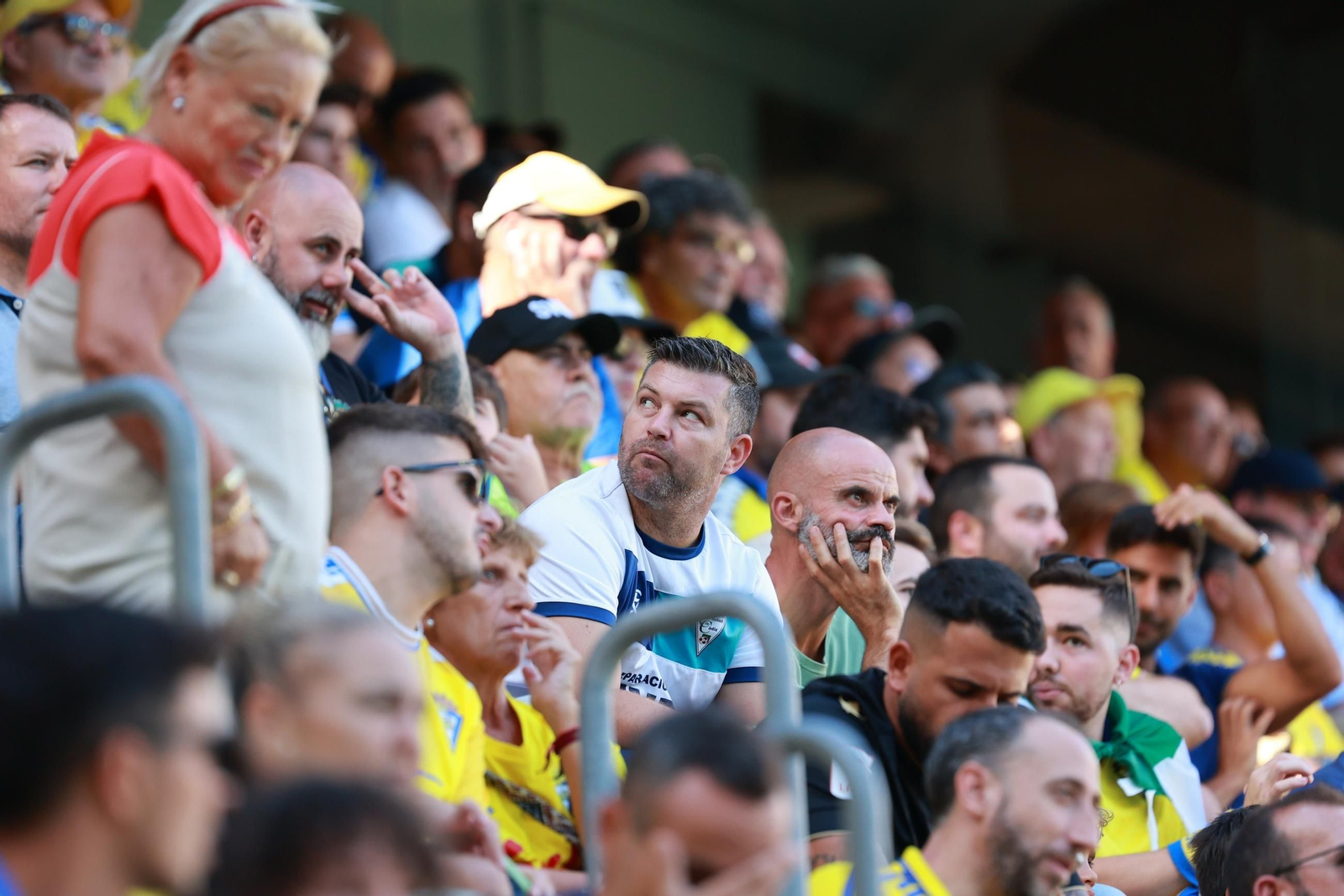 Búscate entre las fotos del partido de fútbol Cádiz CF - CD Eldense