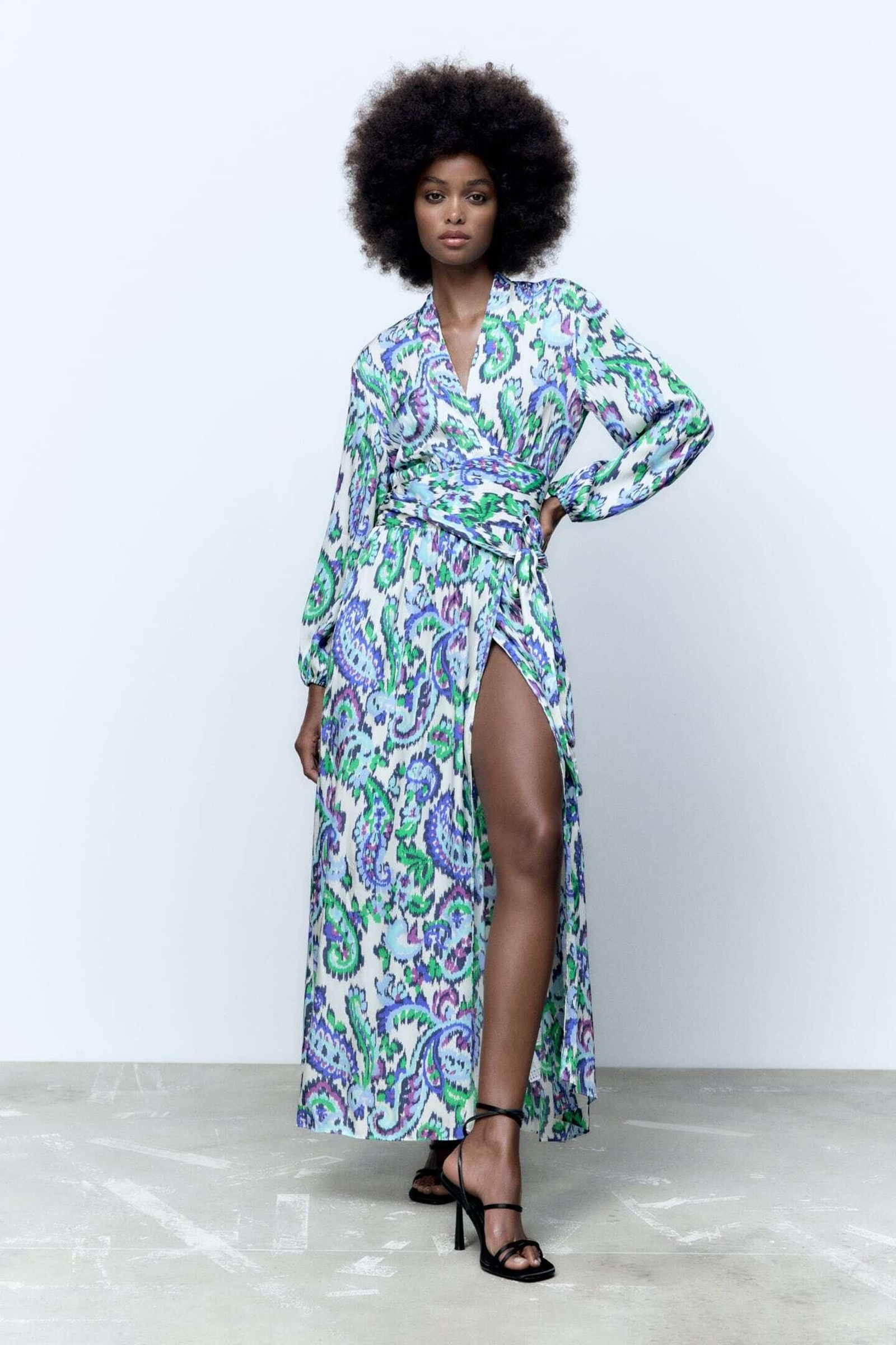 Vestido de Zara.
