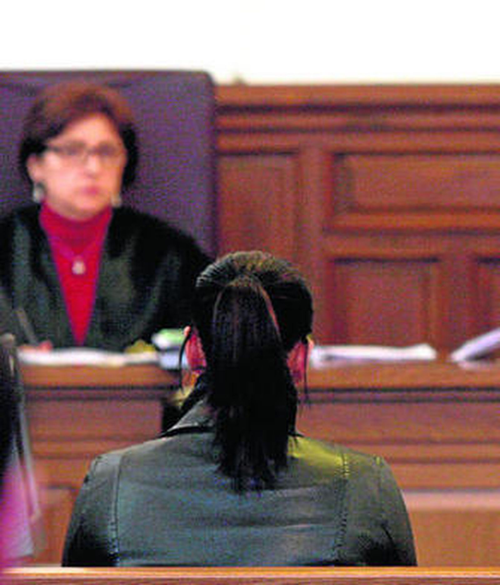 La acusada, frente al tribunal.