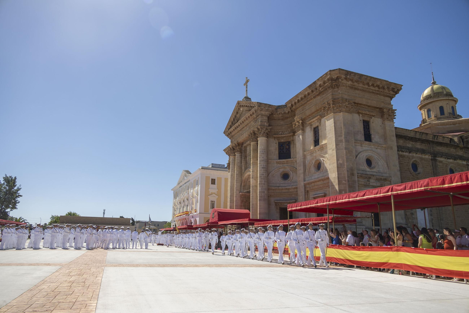 Las imágenes de la entrega de despachos a los nuevos suboficiales de la Armada Las imágenes de la entrega de despachos a los nuevos suboficiales de la Armada