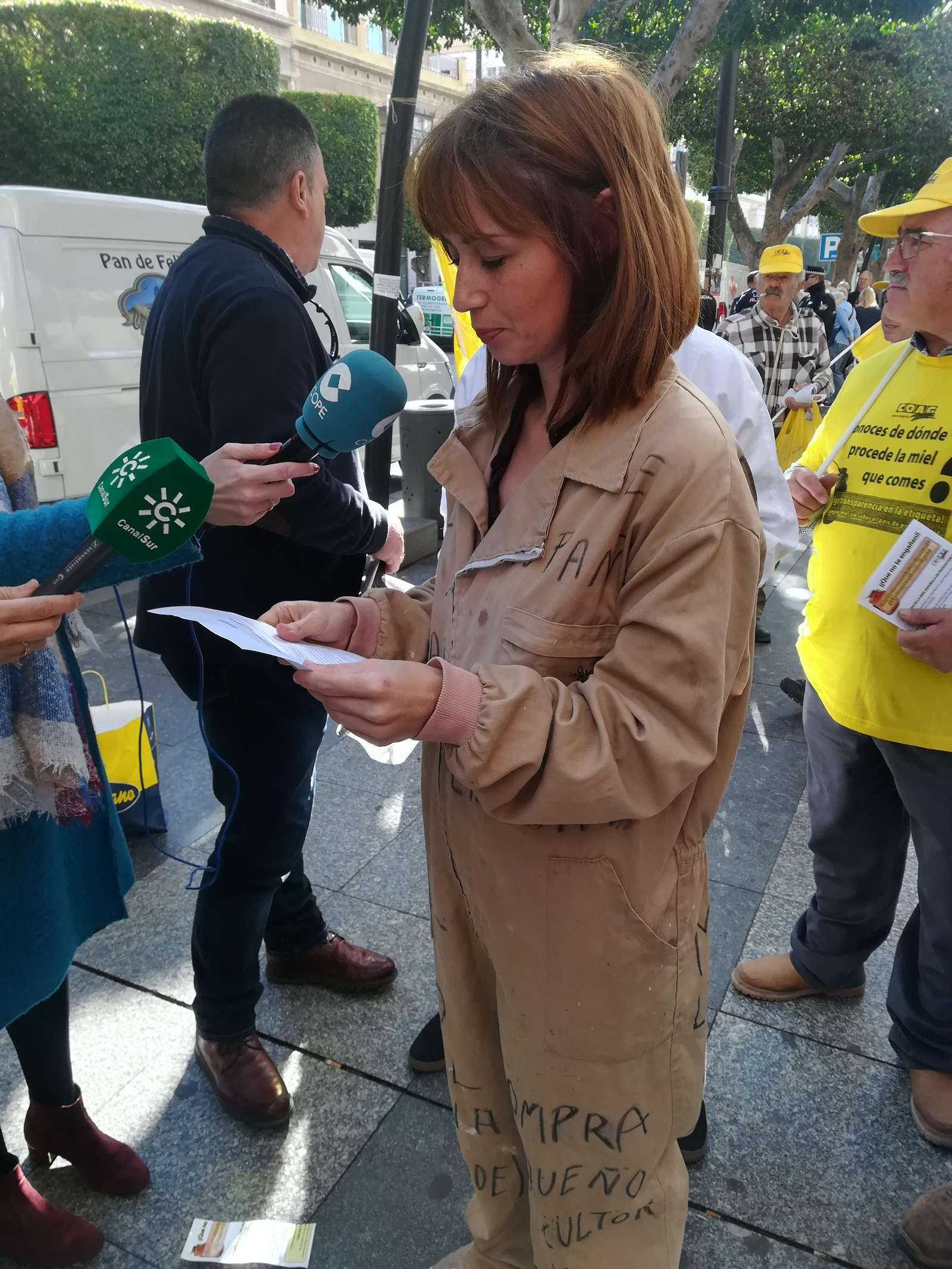 Paulina Rivas, apicultora granadina.