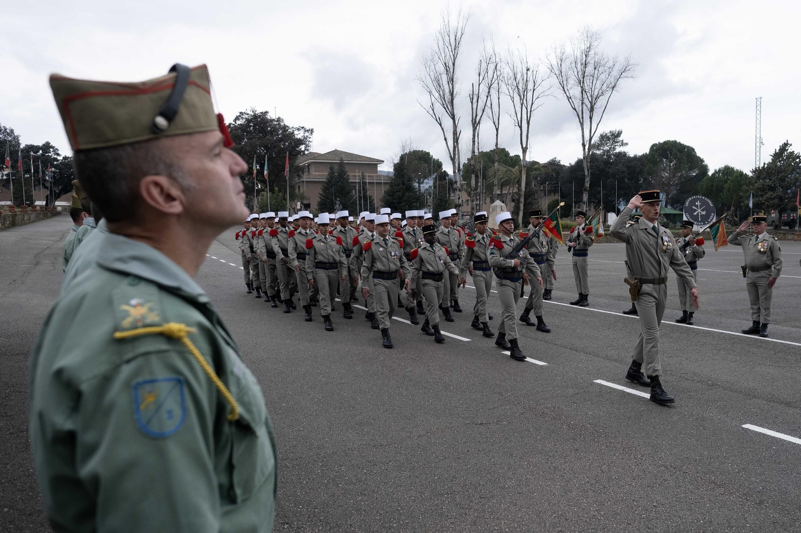 Entrega del 'Képi blanc' a los nuevos efectivos de la Legión Extranjera francesa en Ronda, en imágenes