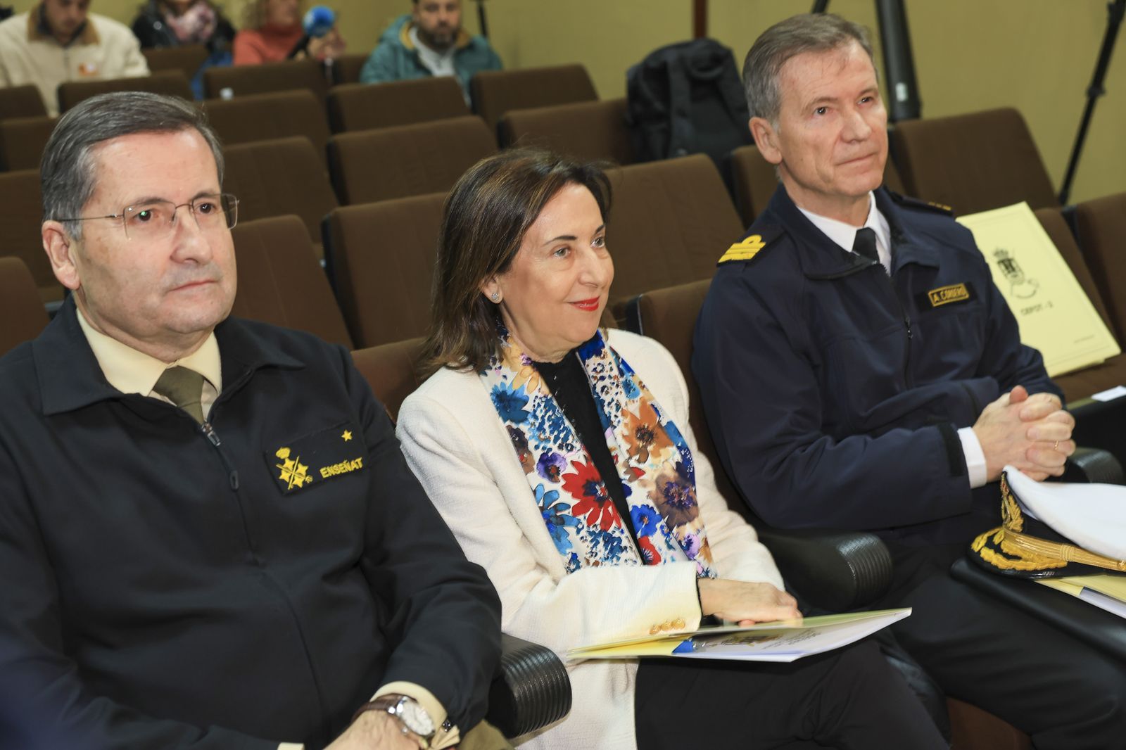 La ministra de Defensa, en el acuartelamiento de Camposoto de San Fernando