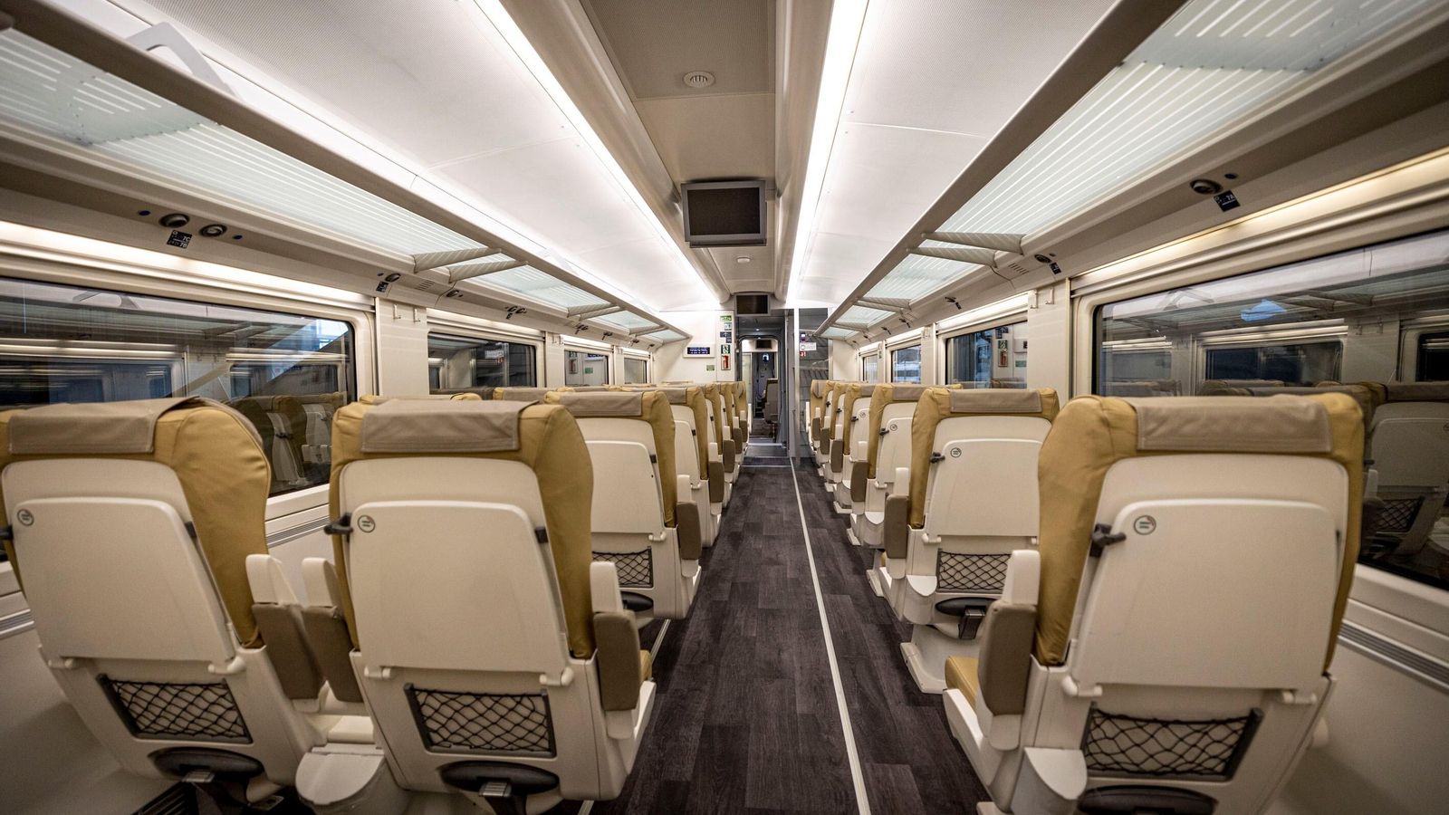 Uno de los Alvia con el interior ya reformado.