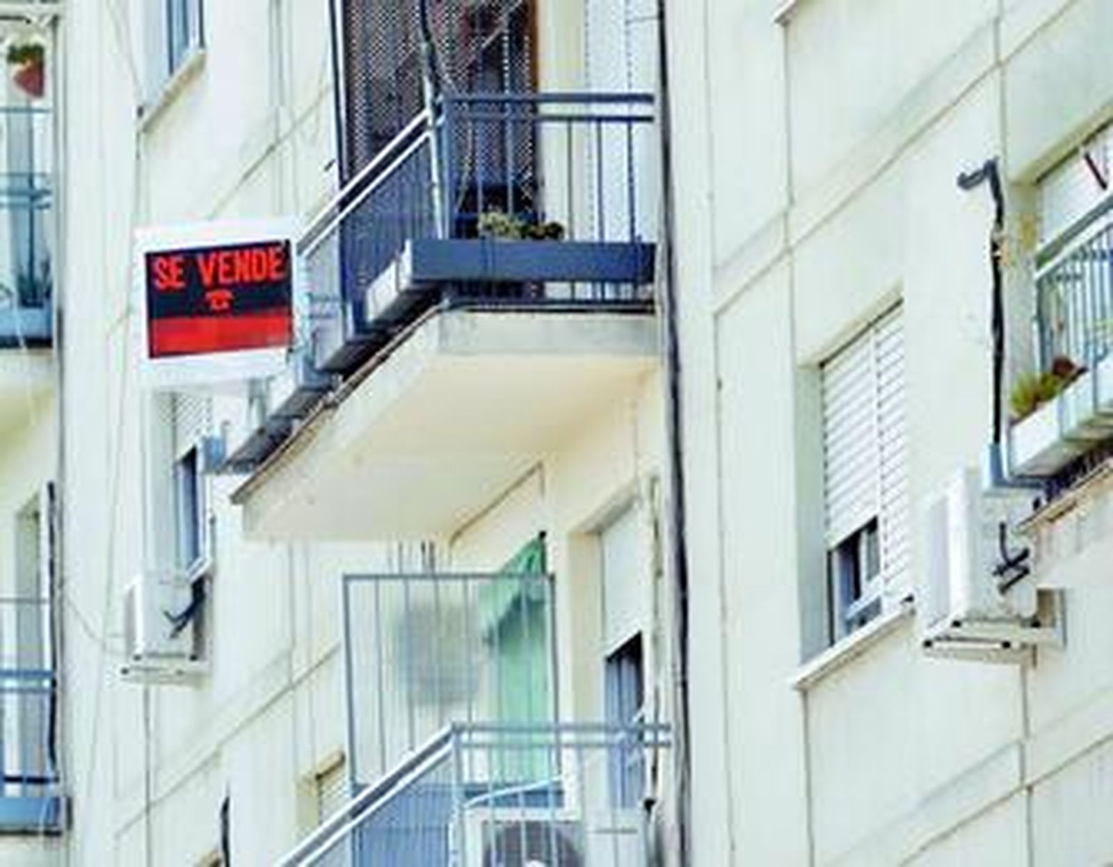 El cartel de 'Se vende' es cada vez más habitual en España.