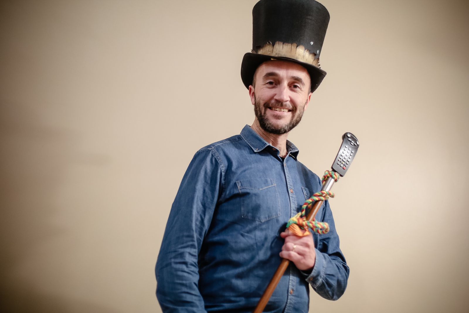 Fran Quintana posa con su bastón de mando.