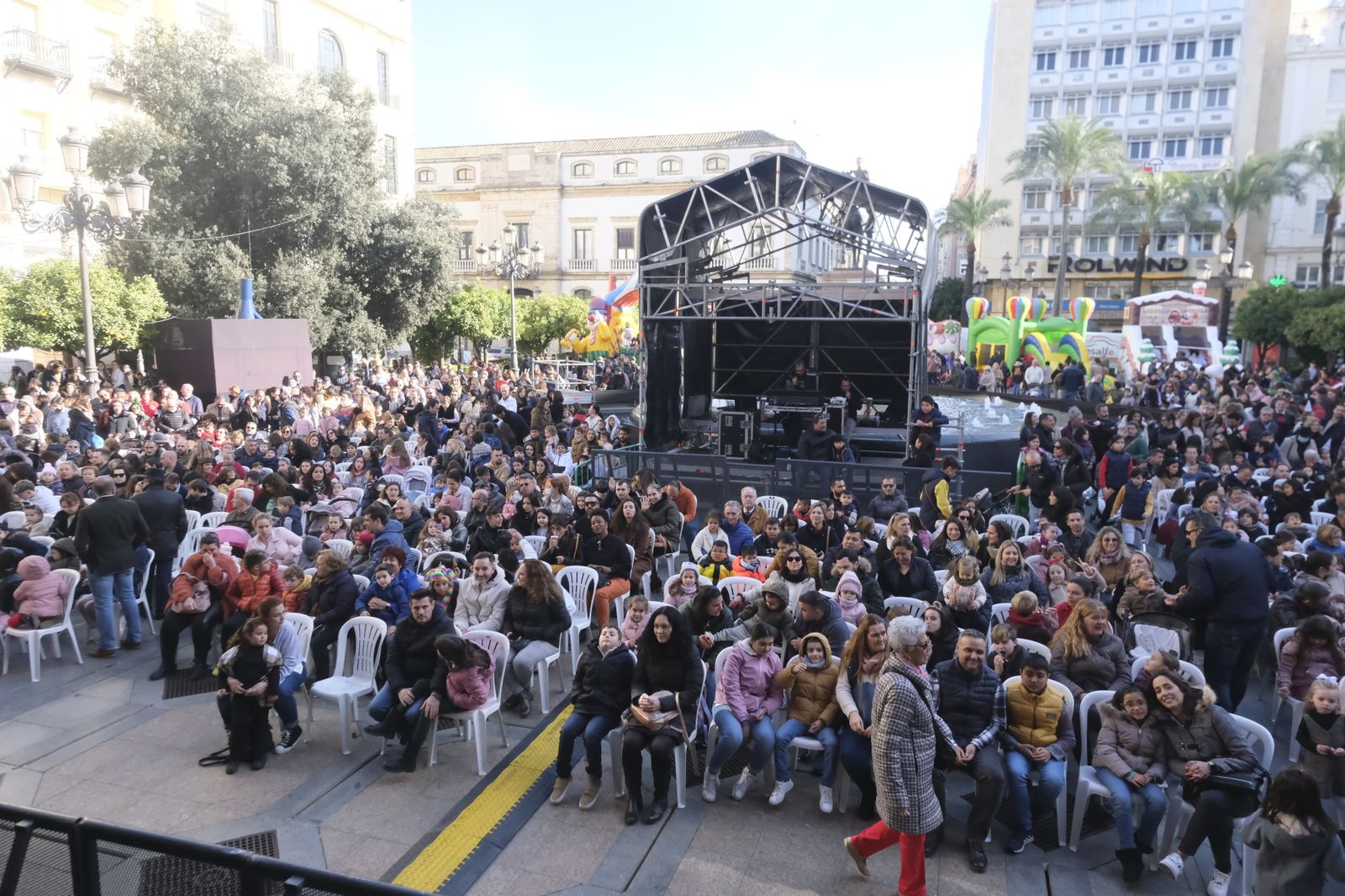 La fiesta infantil de Fin de Año en la plaza de las Tendillas de Córdoba, en imágenes