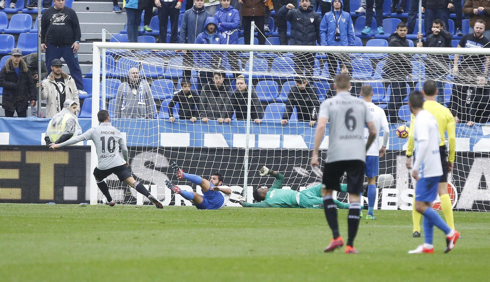 Las imágenes del Málaga C. F. - Deportivo de la Coruña