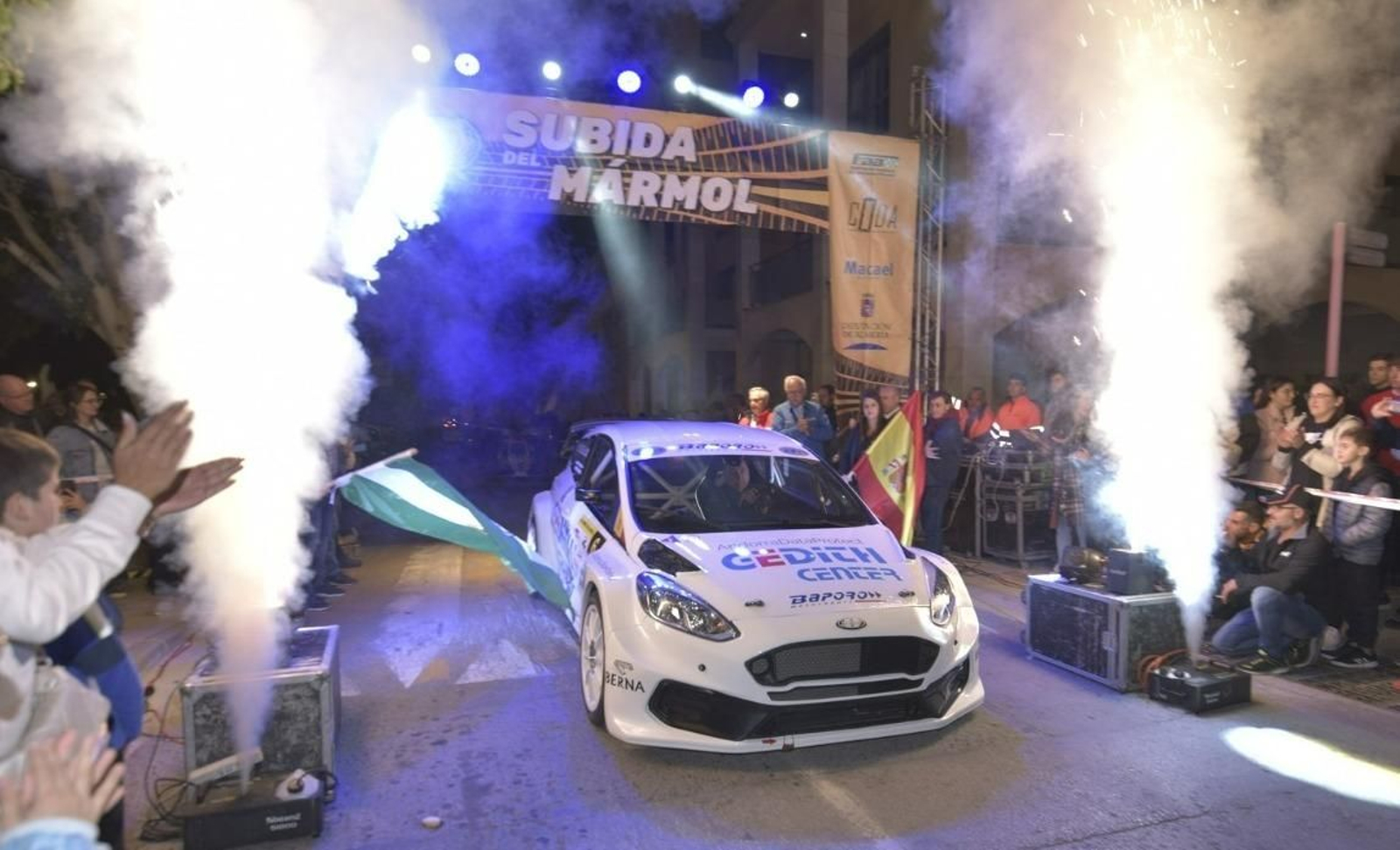 El piloto catalán Gerard de la Casa toma salida con su vehículo en la Subida del Mármol.