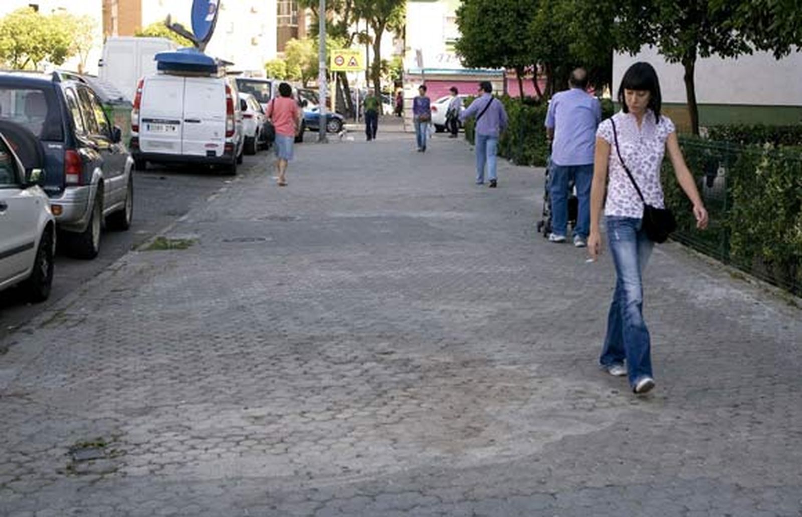 Los vecinos dicen que la mujer apuñalada era acosada por presunto asesino