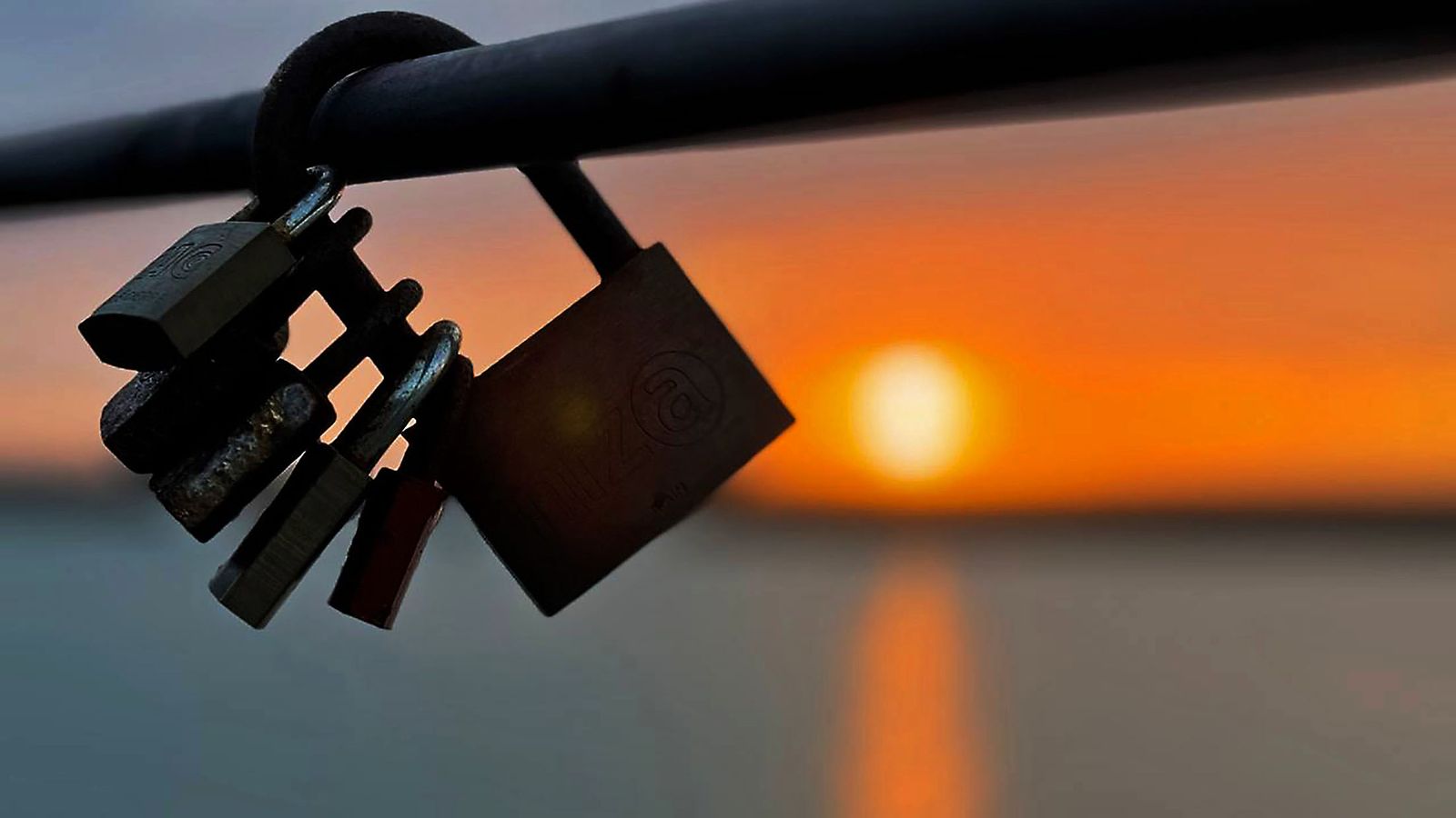 El impresionante atardecer en el muelle de la compañía Riotinto