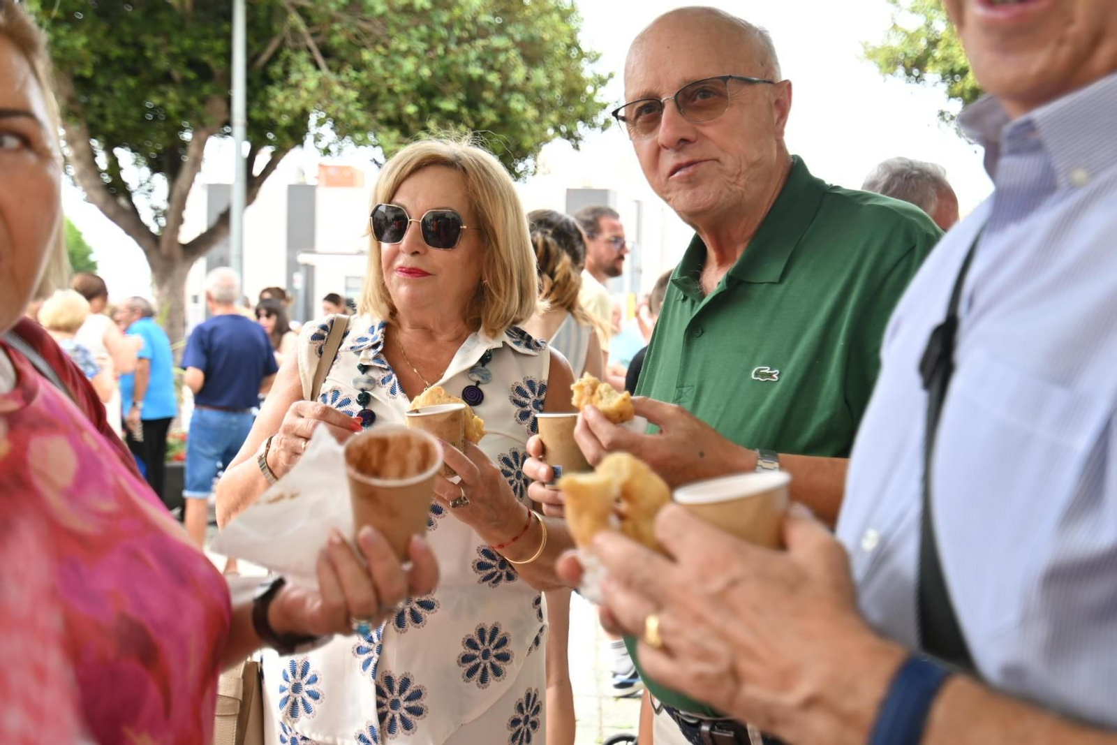 La buñuelada de las fiestas del barrio de San Vicente de Almería, en imágenes
