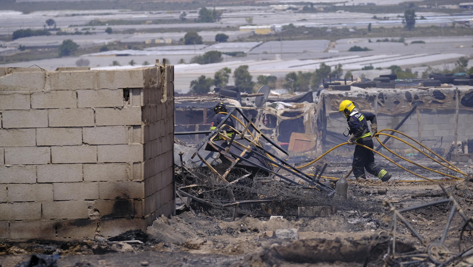 Fotogalería incendio asentamiento de chabolas en Atochares-Níjar (Almería)