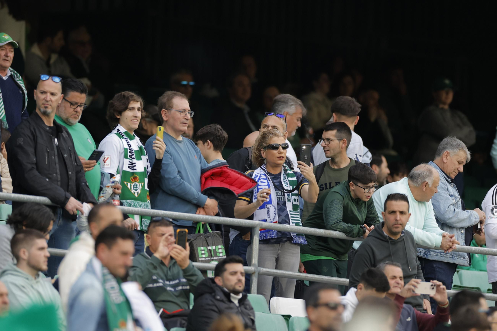 Búscate en las fotos del Betis - Real Madrid