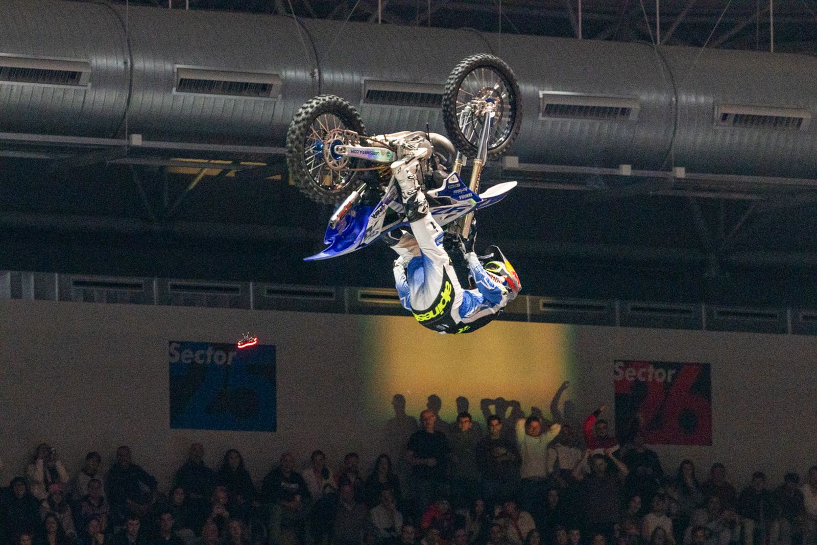 En imágenes: el Olivo Arena vibra con piruetas y motor en estado puro en el Soloflow Freestyle (2)