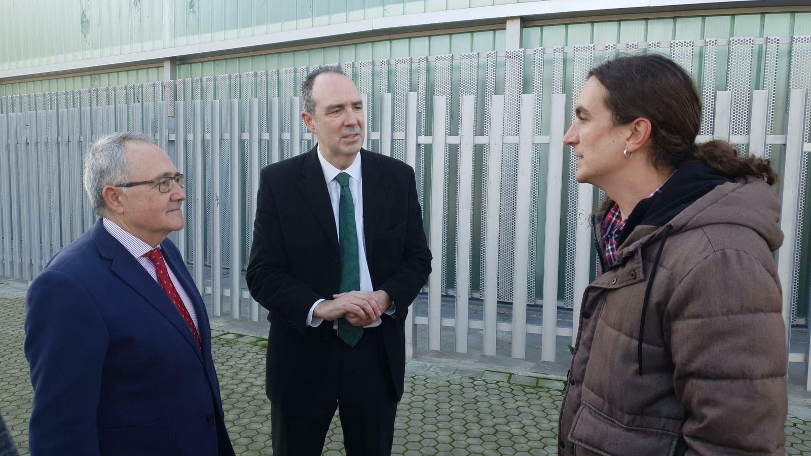 Francisco Guerrero y Jaime Bretón, con vecinos de la zona
