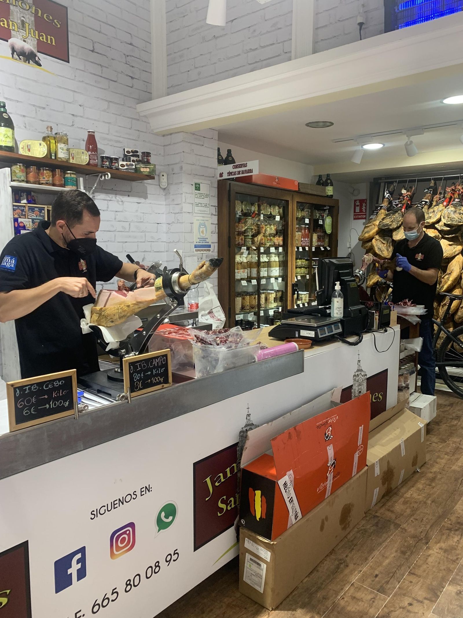 Borja Fernández y Carlos Fernández, hermanos y dueños de Jamones San Juan.