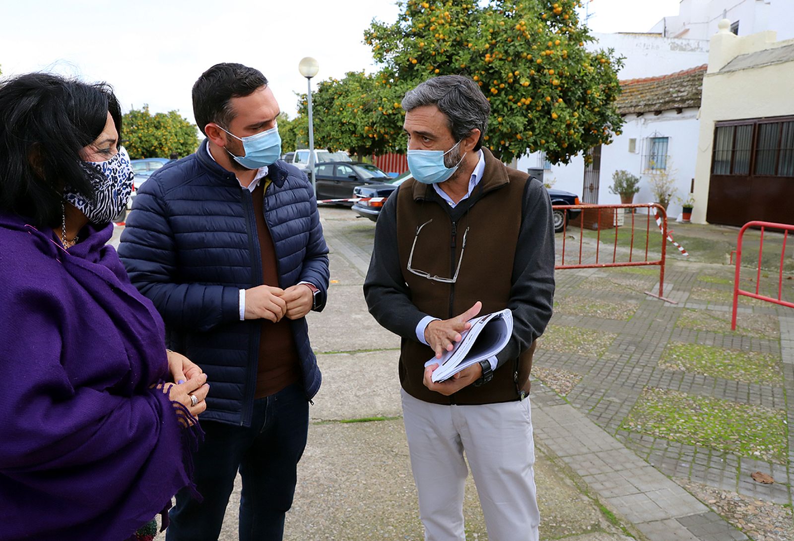 Jesús Alba, delegado de Medio Rural, en su visita a Torremelgarejo.