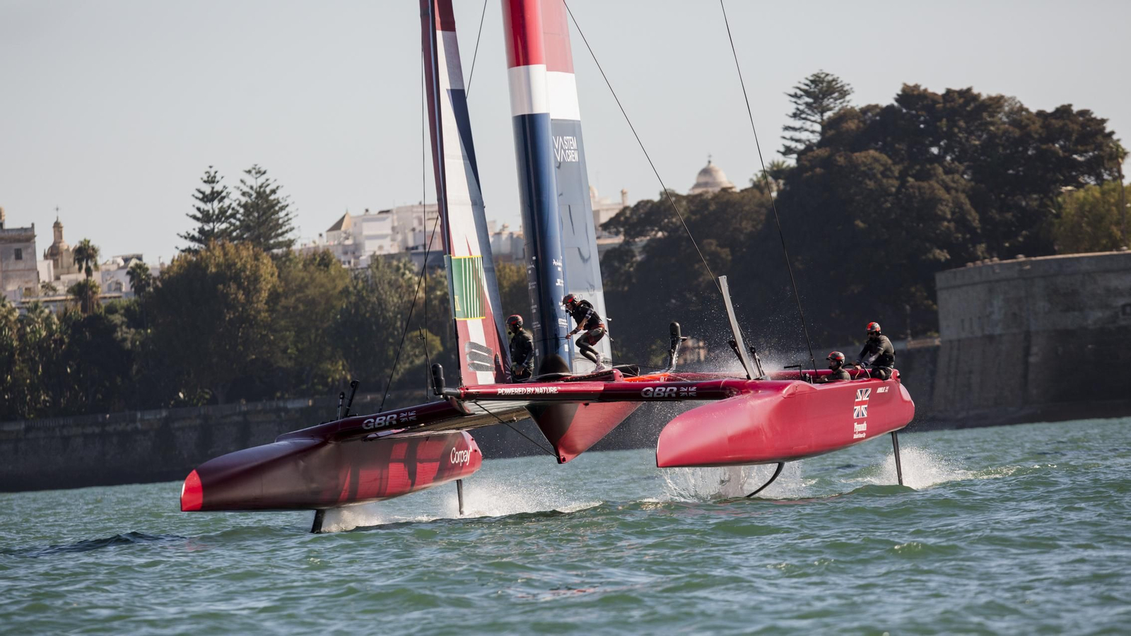 Las imágenes de la primera jornada de la SailGP en Cádiz
