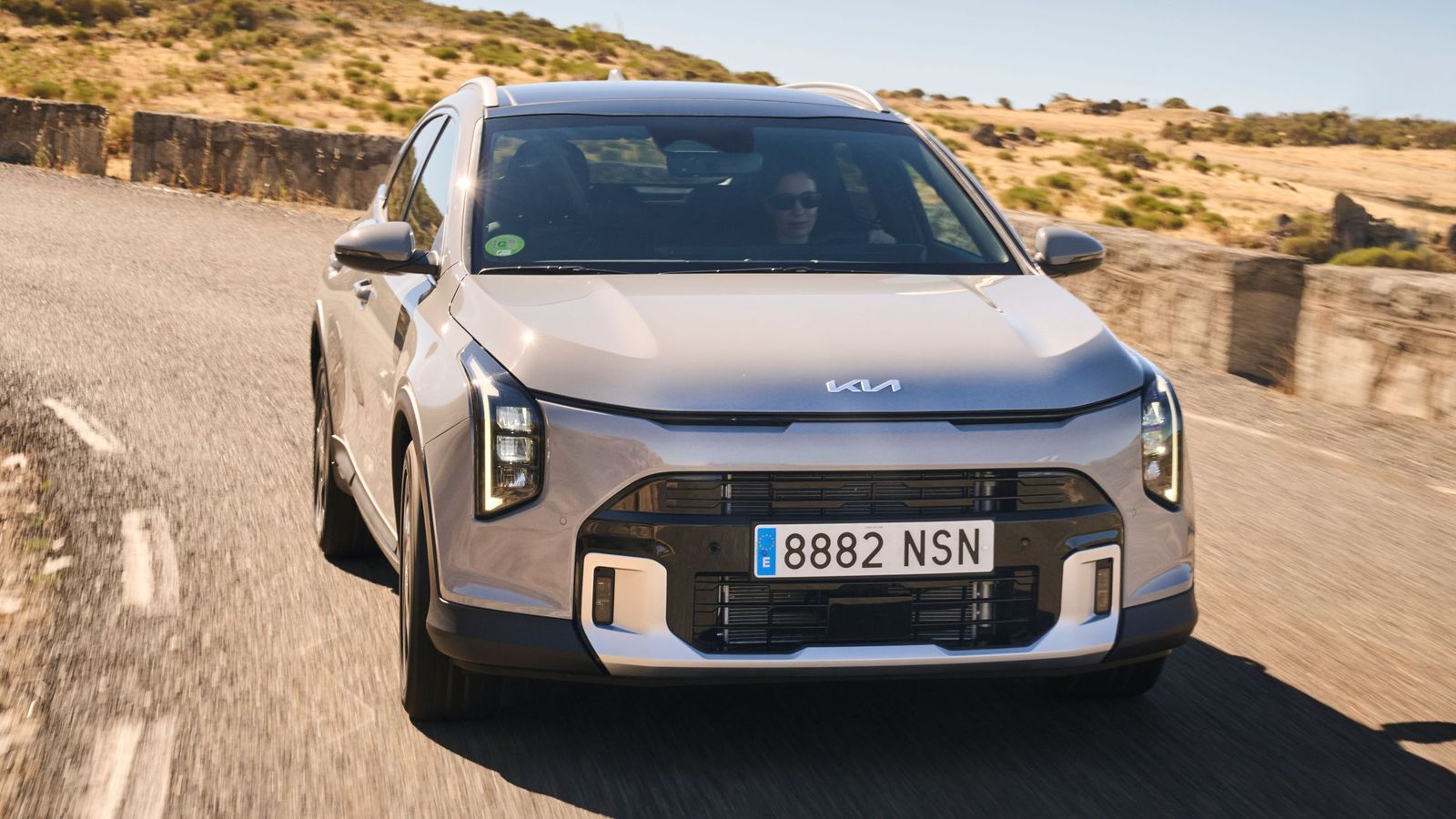 El motor 1.0 T-GDI sin electrificación alguna y 115 CV; como la versión MHEV, es un digno, aunque no sobresaliente, punto de partida dinámico para este crossover..