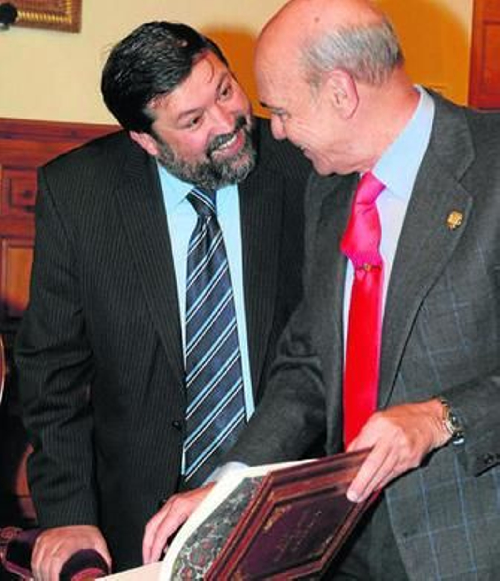 Méndez de Lugo junto a Francisco Caamaño, que se reunió ayer con la Sala de Gobierno del TSJA.