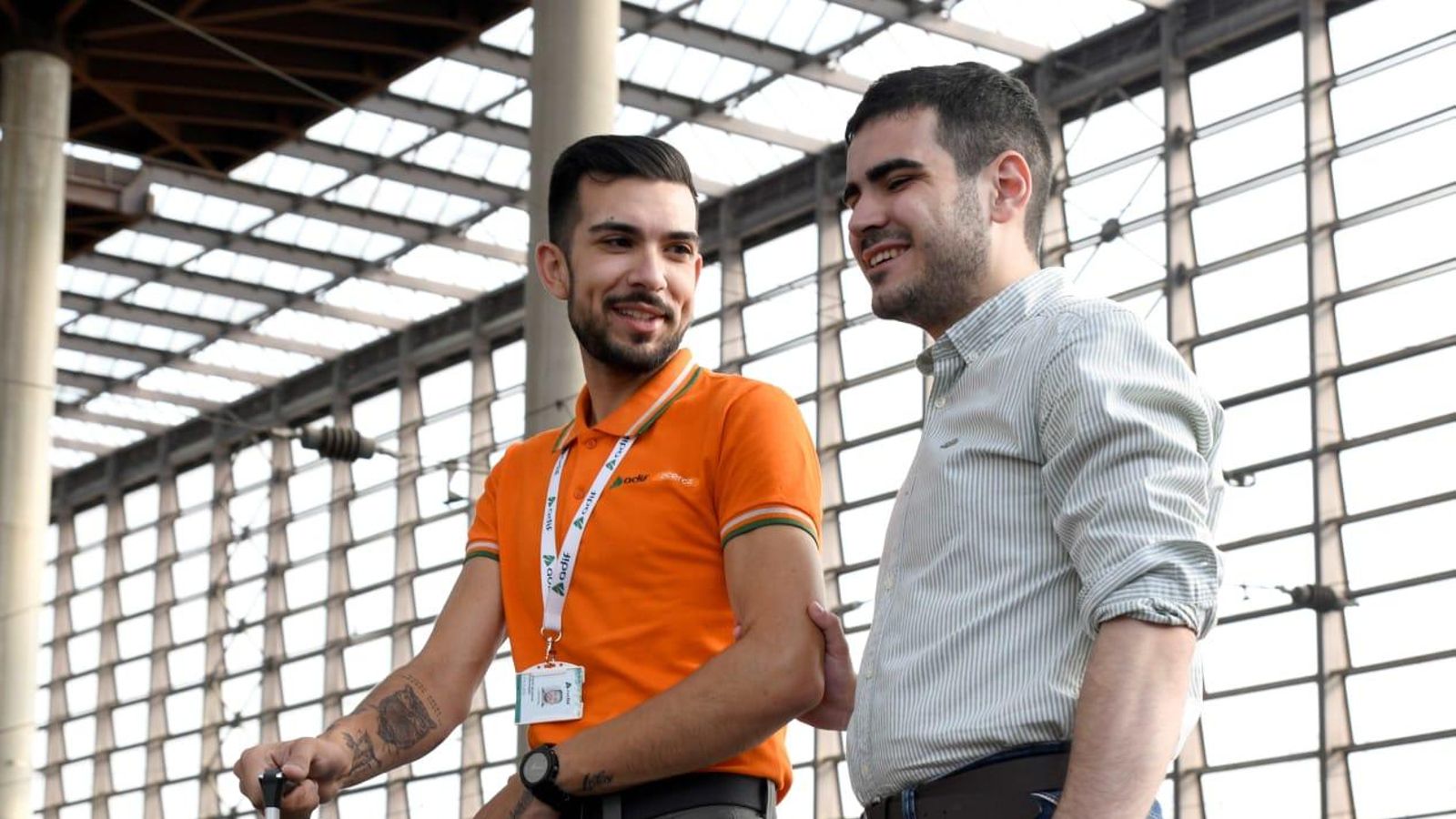 Servicio Acerca a una persona con discapacidad visual