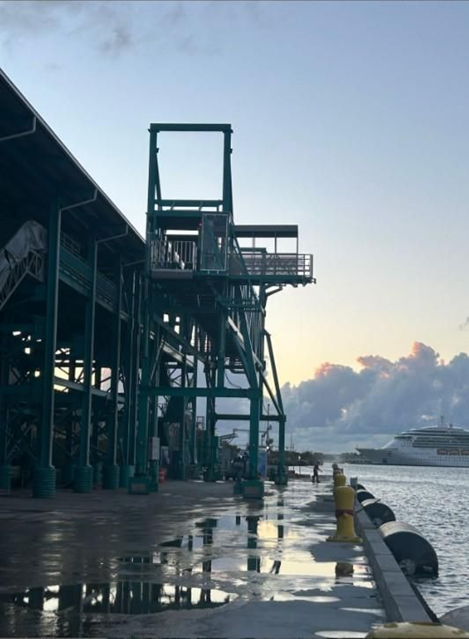 Montaje de la pasarela portuaria de Puerto Rico