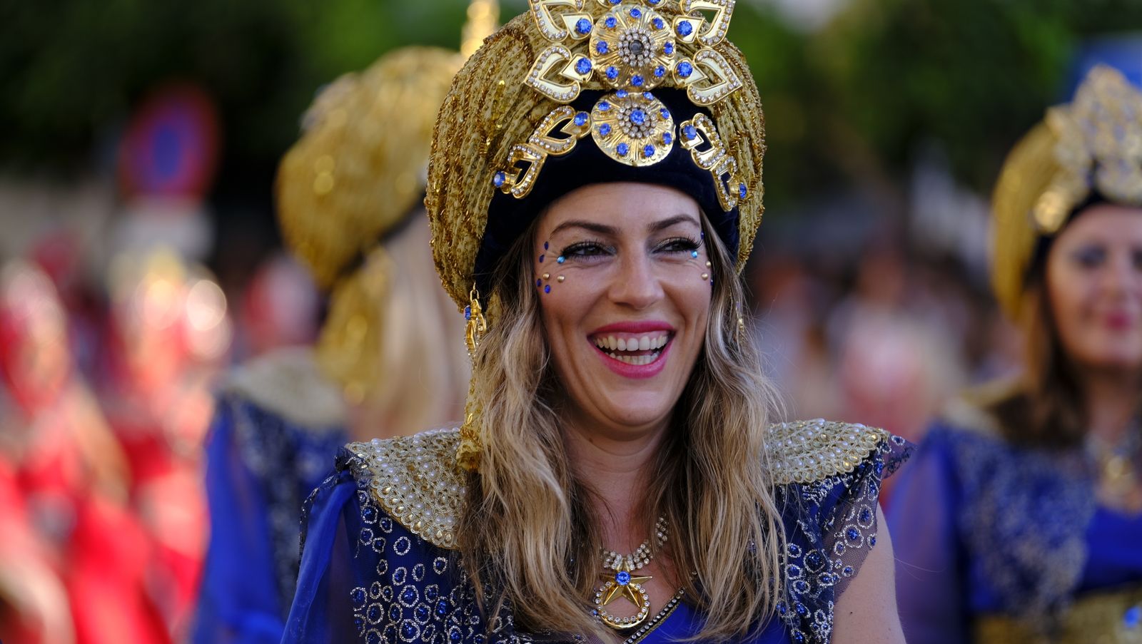 El espectacular desfile de Moros y Cristianos de Mojácar, en imágenes