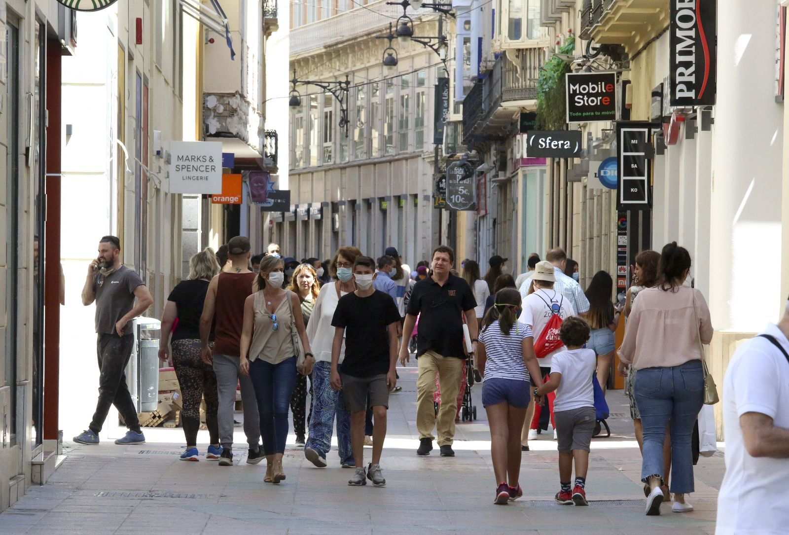 Las fotos del centro de Málaga, de vuelta a la vida con la desescalada