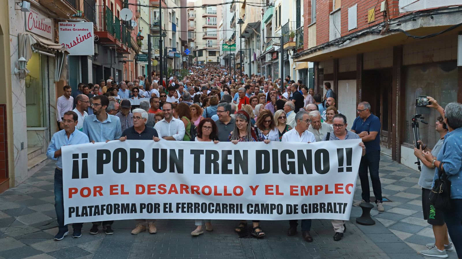 Las mejores fotos de la manifestación por el tren en el Campo de Gibraltar