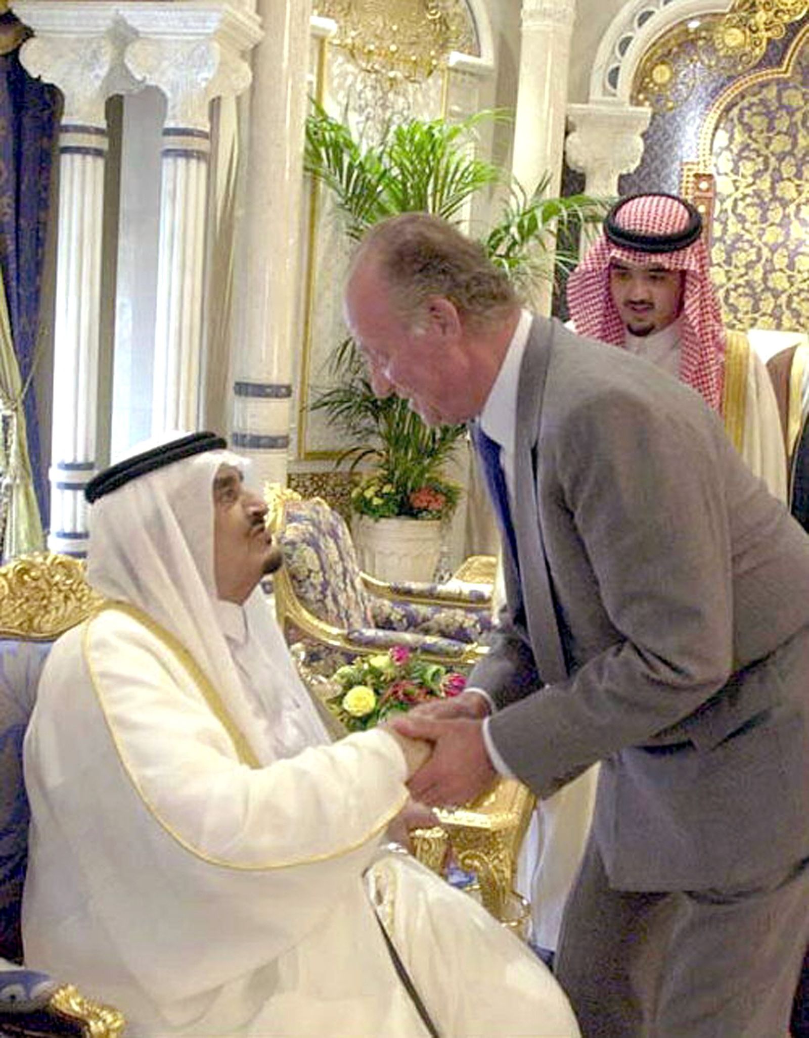 El hoy emérito rey Juan Carlos visita al rey Fahd de Arabia Saudí en Marbella, en una imagen de 2002.