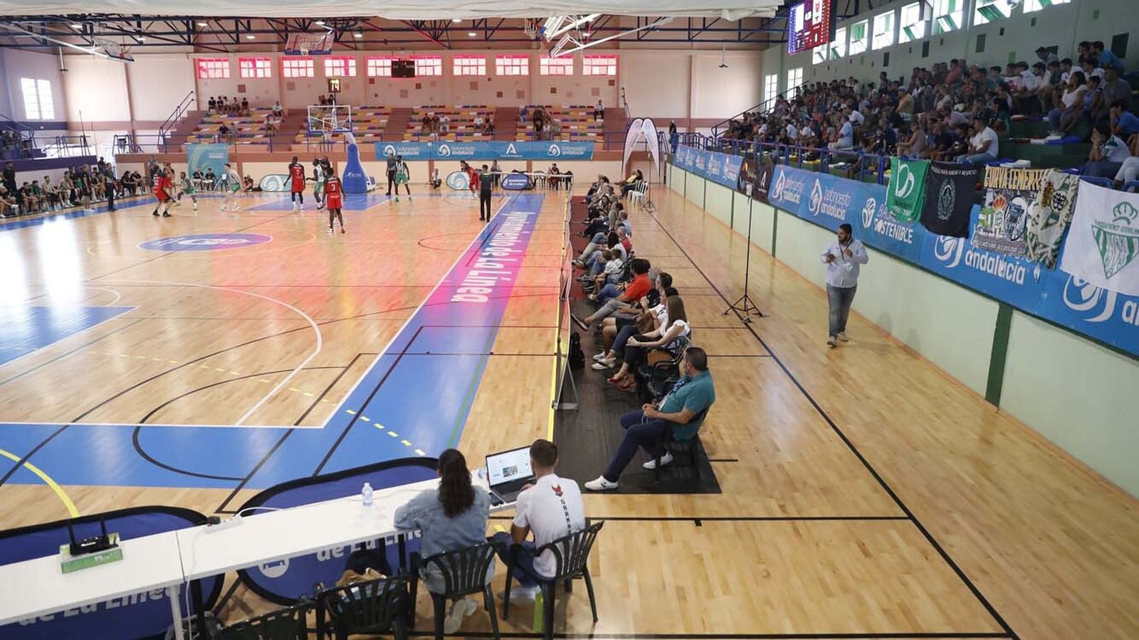 Las fotos de Real Betis - Fundación Granada en la Línea